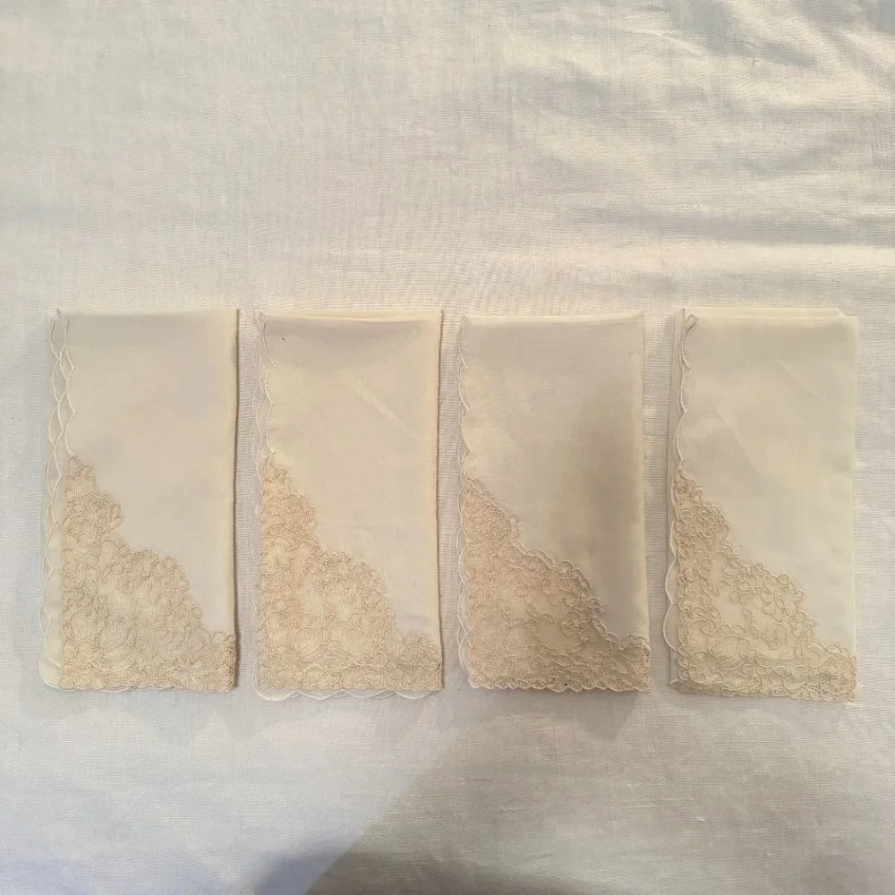 4ct Ivory and Cream Lace Linen Napkin